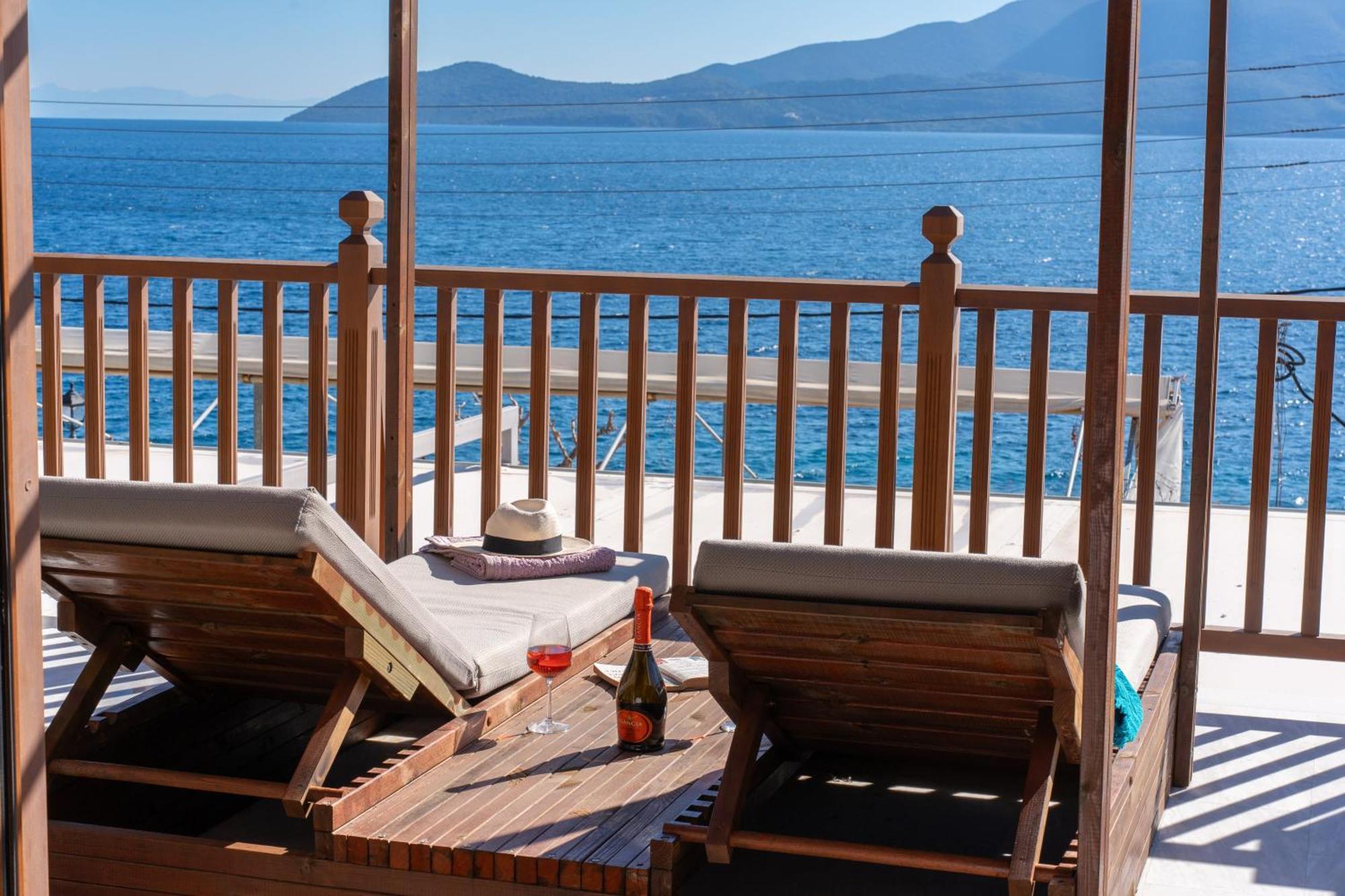 Sea Rock Apartment Agia Efimia Екстер'єр фото