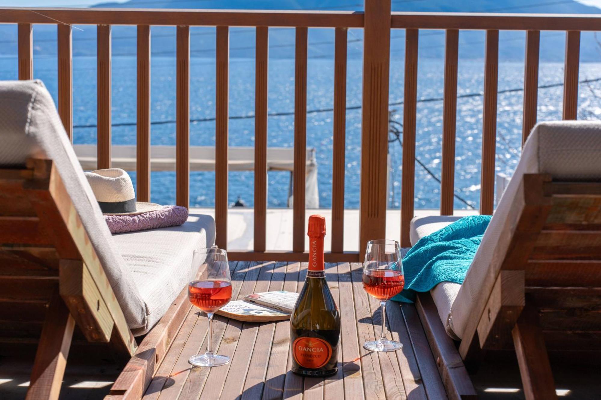 Sea Rock Apartment Agia Efimia Екстер'єр фото